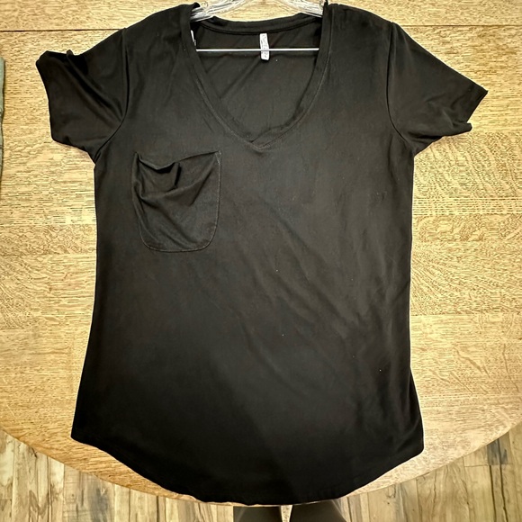 Z Supply Faux Suede V Neck Rounded Hem Black Pocket Tee Large - Picture 3 of 16